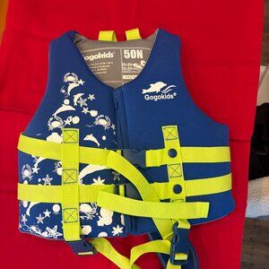 Gogokids Medium Swim Life Vest/Jacket (4-6yrs old) like new
